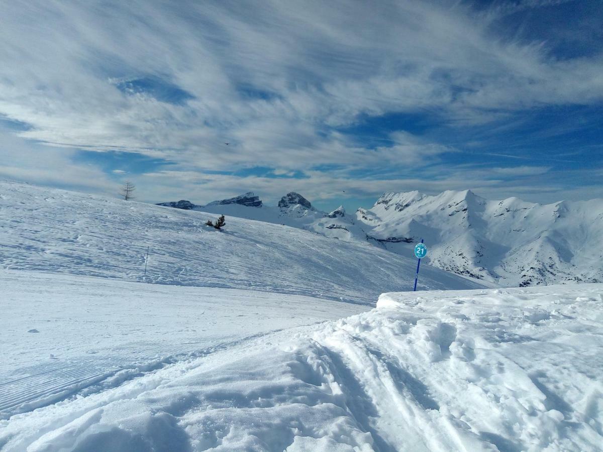Ferienwohnung La Joue Du Loup, Aux Pieds Des Pistes Et Vue Sur Montagnes Exterior foto